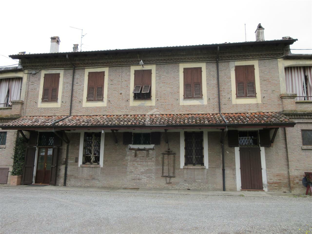 Azienda agricola in vendita a Piacenza pianura a ridosso delle colline