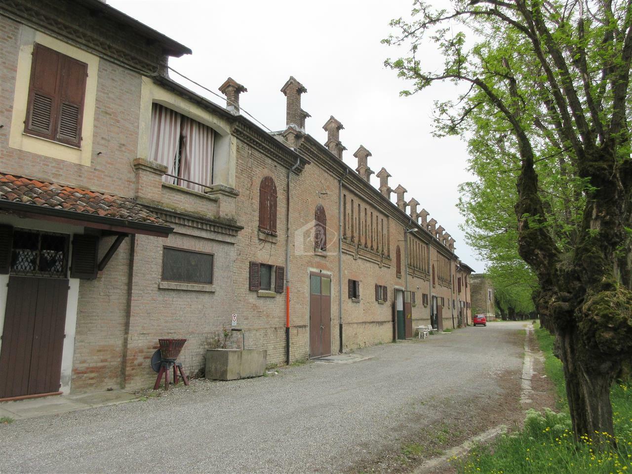 Azienda agricola in vendita a Piacenza pianura a ridosso delle colline