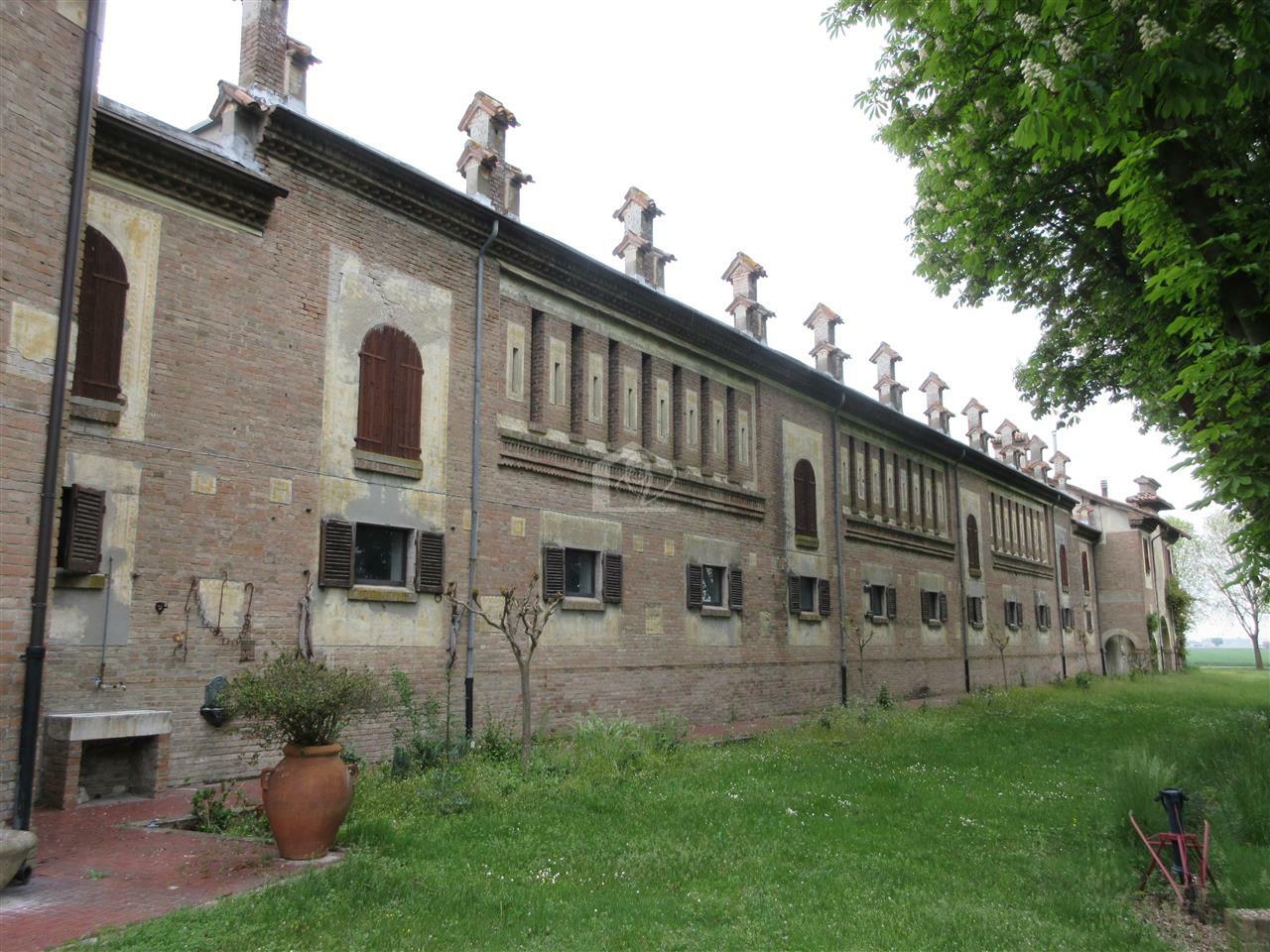 Azienda agricola in vendita a Piacenza pianura a ridosso delle colline