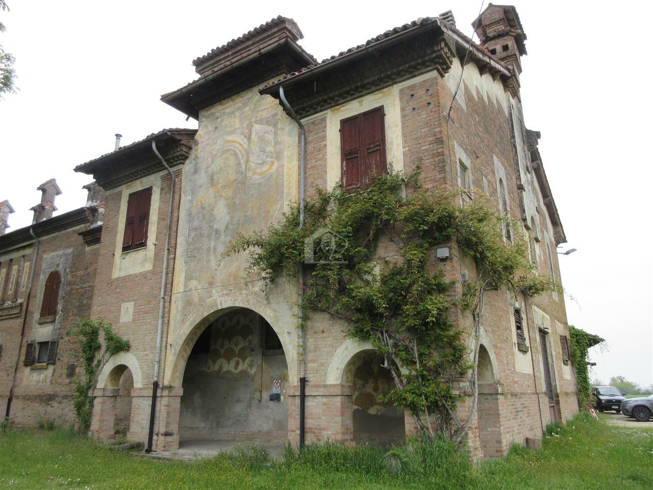 Azienda agricola in vendita a Piacenza pianura a ridosso delle colline