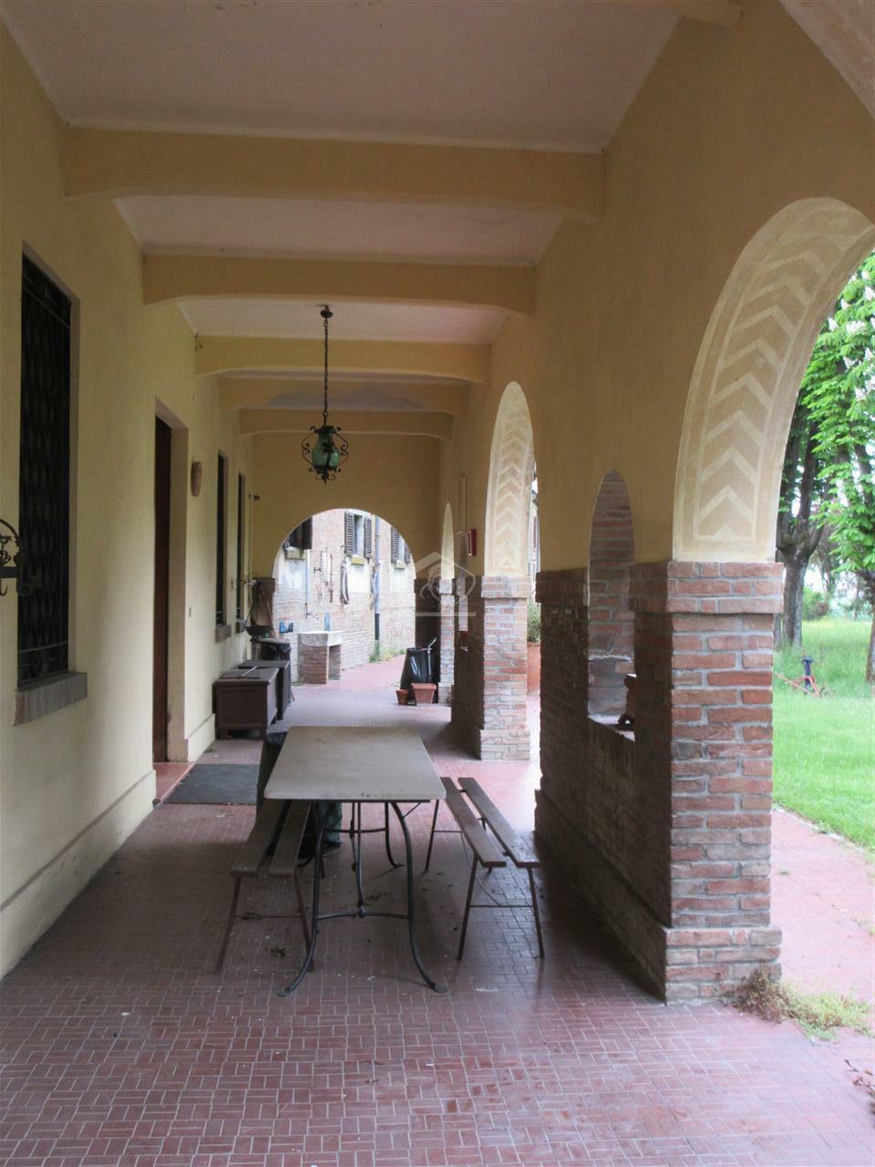 Azienda agricola in vendita a Piacenza pianura a ridosso delle colline